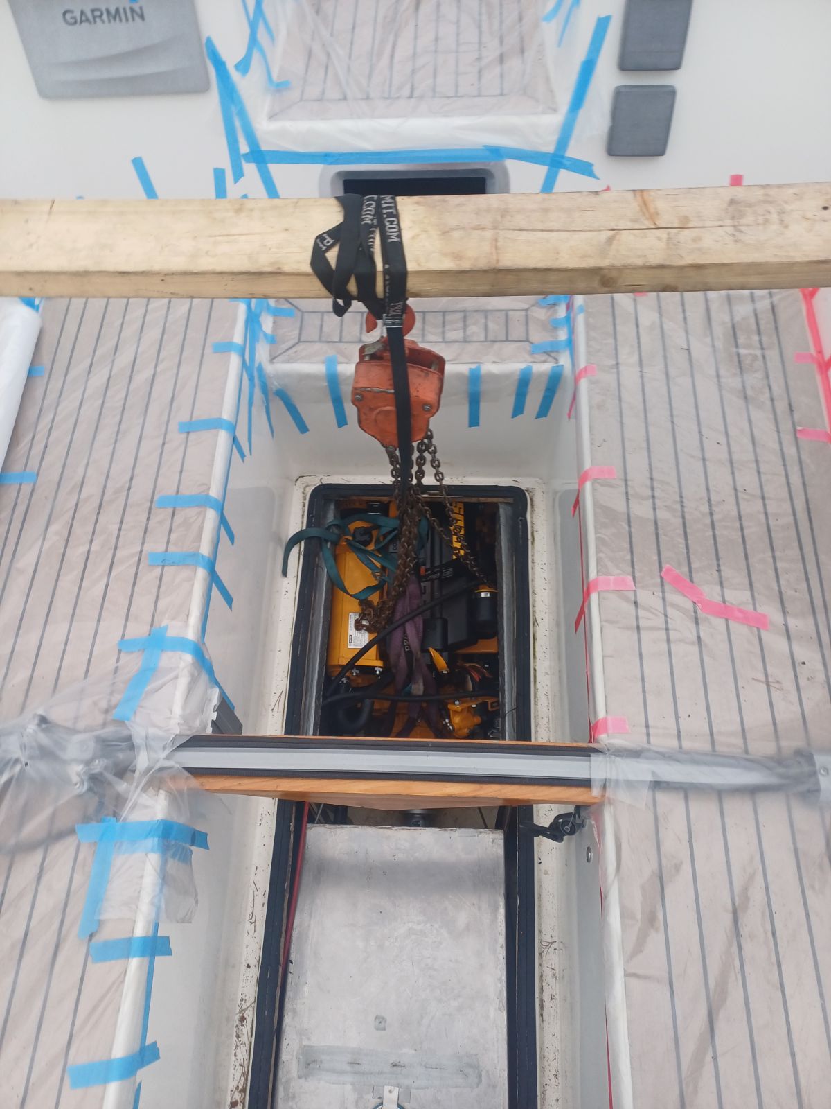 Installation av ny motor från  Vetus i en Omega 42